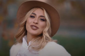 „Ko budali šamar”: Pevačica se proslavila zbog jedne pesme, a sada je povukla hrabar potez