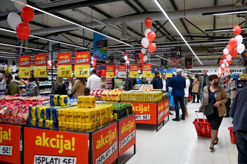 Ministar Momirović: Počele akcije u prodavnicama, cene će padati