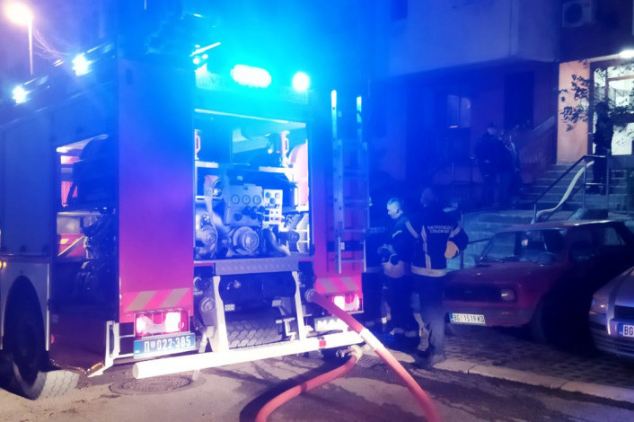 Eksplozija u Mirijevu: Vatra zahvatila stan, poginula žena (VIDEO)
