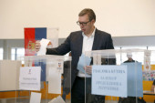 Aleksandar Vučić glasao na Novom Beogradu! (FOTO/VIDEO)