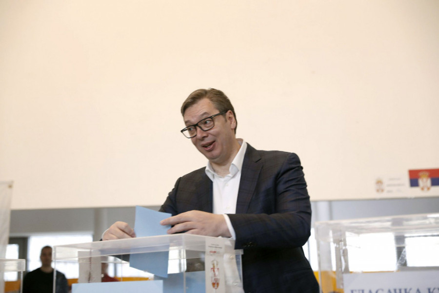 Aleksandar Vučić glasao na Novom Beogradu! (FOTO/VIDEO)