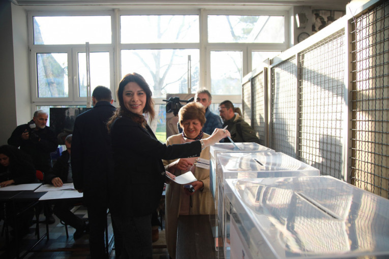 Ministarka Vujović glasala na Savskom vencu