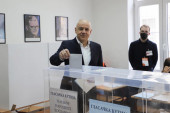 Gradonačelnik Radojičić glasao na Vračaru