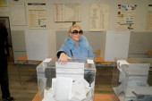 Goca Šaulić sa osmehom na biračkom mestu: Šabanova udovica obavila građansku dužnost (FOTO)