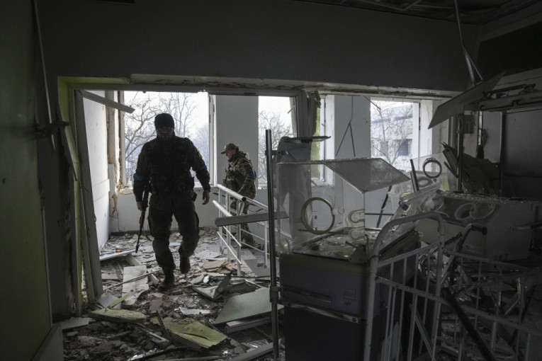 Jeziv prizor - ukrajinska vojska ubija ranjene ruske vojnike: Njujork tajms potvrdio autentičnost snimka (UZNEMIRUJUĆE)