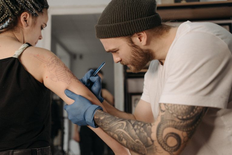 Tatu-majstor otkriva zbog kojih tetovaža biste brzo mogli da zažalite: Jedna je ime partnera (VIDEO)
