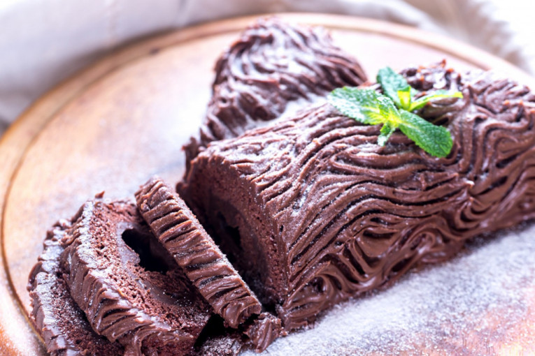 Recept dana: Starinska panj torta – rolovana kora punjena najfinijom čokoladom – svi će tražiti još „jedan god“