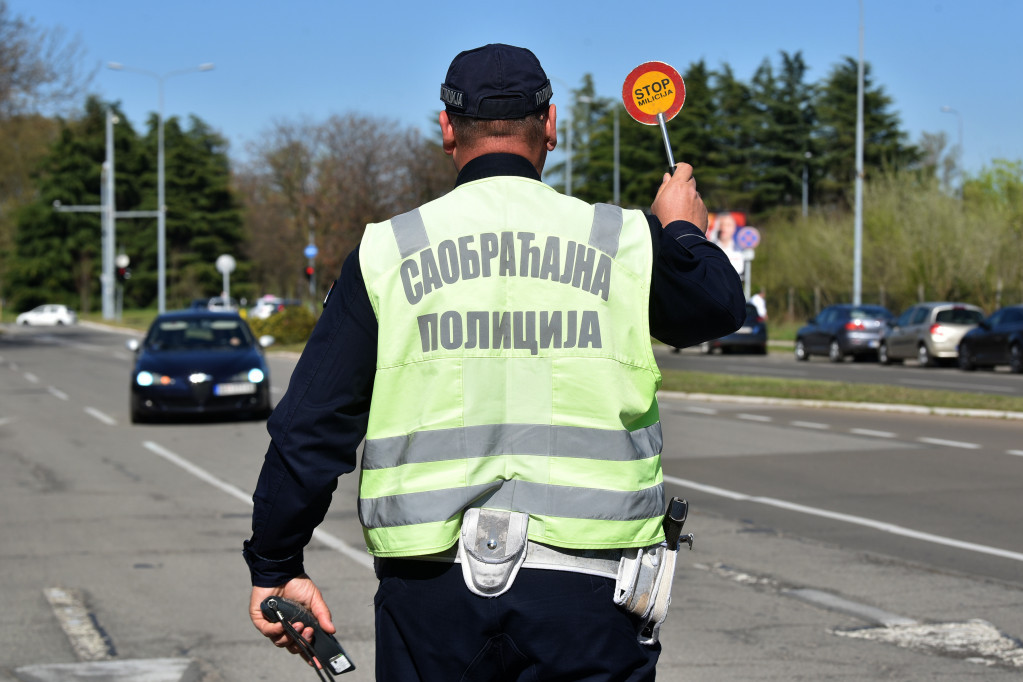 Mortus pijan i drogiran napravio karambol u Jagodini: Zakucao se u tri parkirana automobila!