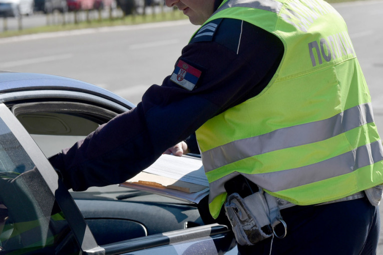 Policija sprečila tragediju: Pijan i drogiran vozio prometnom čačanskom ulicom!