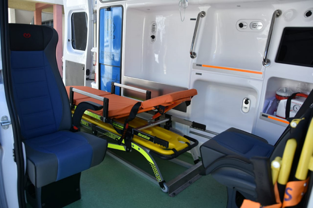 Novo sanitetsko vozilo Domu zdravlja u Štrpcu: Dajana Paunović uručila vredan poklon Srbima sa KiM (FOTO)