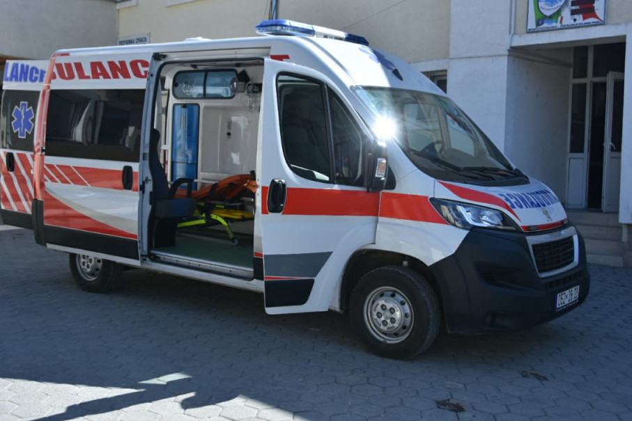 Težak udes u Ripnju: Dve osobe prevezene u Urgentni!