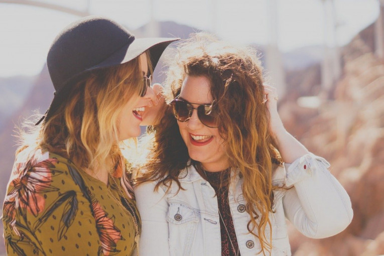 Naši odnosi traju duže kada se zajedno smejemo! Naučnici otkrivaju šta naš smeh otkriva o nama