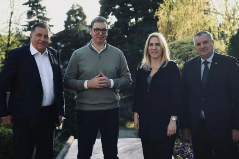Predsednik Vučić se sa dobrim vestima oglasio na Instagramu: Održan sastanak sa predstavnicima Republike Srpske (FOTO)