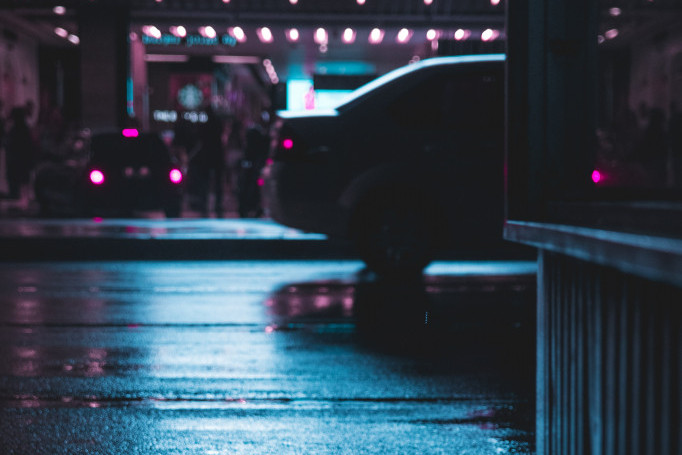 I to je važno: Da li je bezbednije auto parkirati u mračnoj ulici ili na osvetljenom mestu?