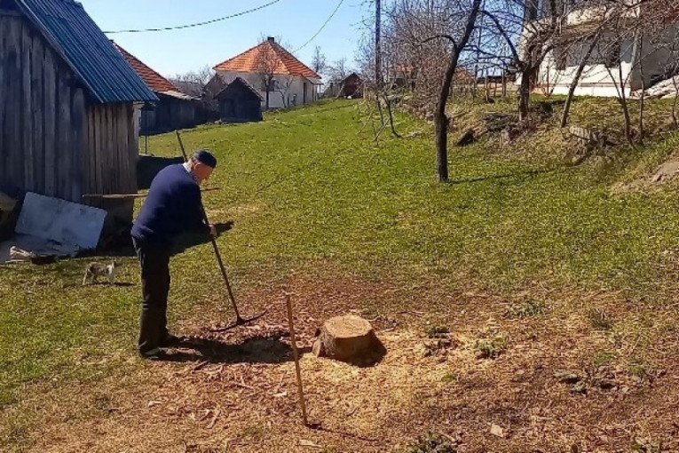 Radoslav (80) sa Murtenice pridržava se narodnog verovanja na Blagovesti: Ovaj običaj poštovali su i stariji (FOTO)