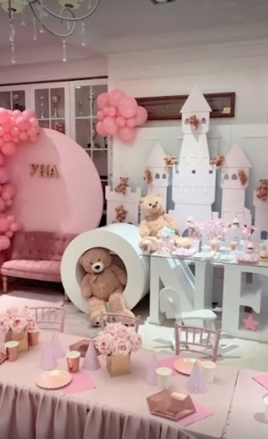 Hit detalji proslave prvog rođendana ćerke Jelene Janković! Balona i slatkiša - na sve strane (FOTO)