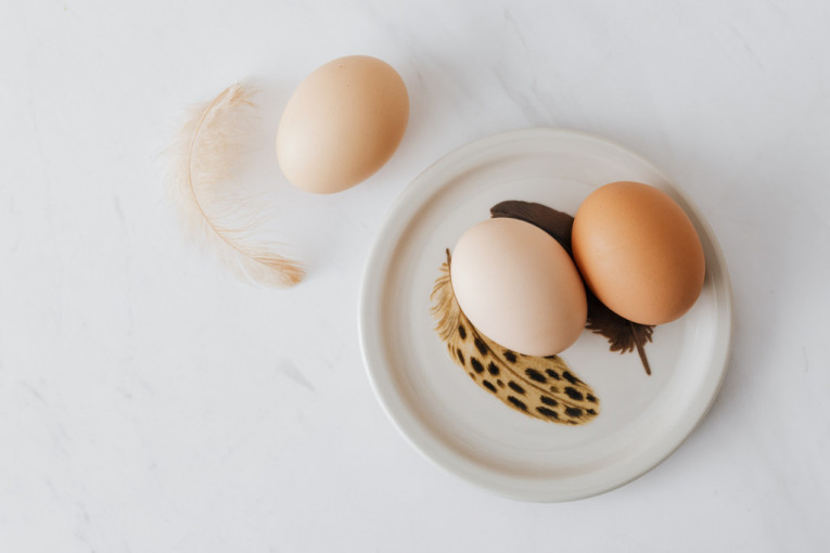 Ne morate da kupujete bela i skuplja jaja za Uskrs – uz ovaj trik možete sami da ih izbelite