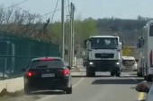 Bahata vožnja na auto-putu kod Bubanj potoka: Vozača mrzelo da čeka, pa se odlučio na drzak potez (VIDEO)