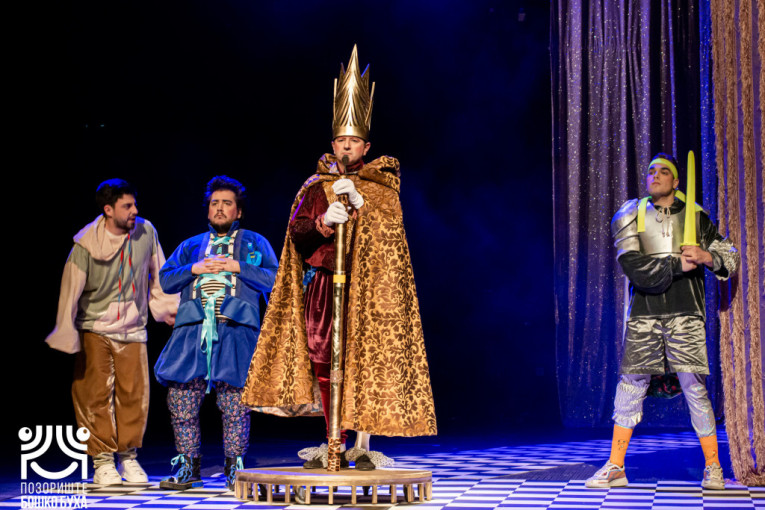 Nenad je slinav i trapav, ali je ipak car: „Čardak ni na nebu ni na zemlji“ premijerno u Teatru Vuk