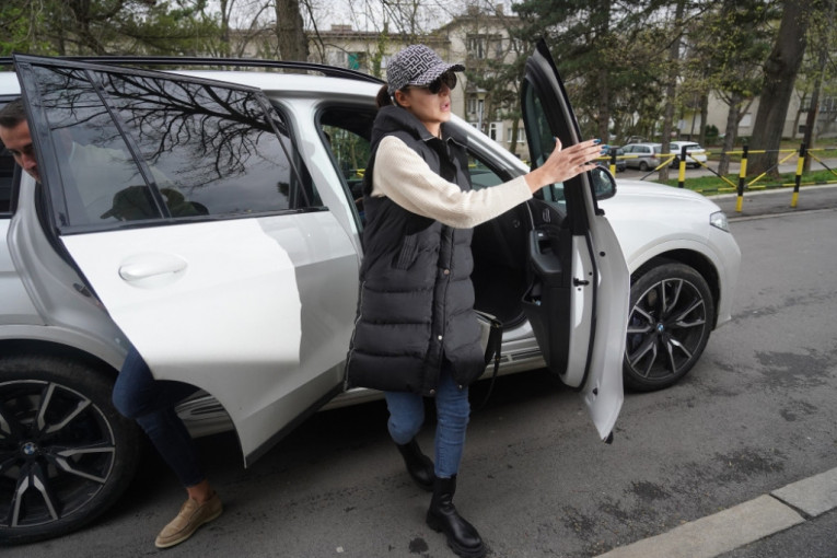 Anastasija kupila džip od 40.000 evra: Evo koga je prvo provozala i šta joj je rekla Ceca