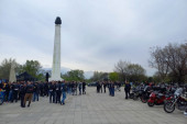 Tradicionalni defile do spomenika "Večna vatra": Oko 250 dvotočkaša otvorilo je moto sezonu u Beogradu (FOTO/VIDEO)