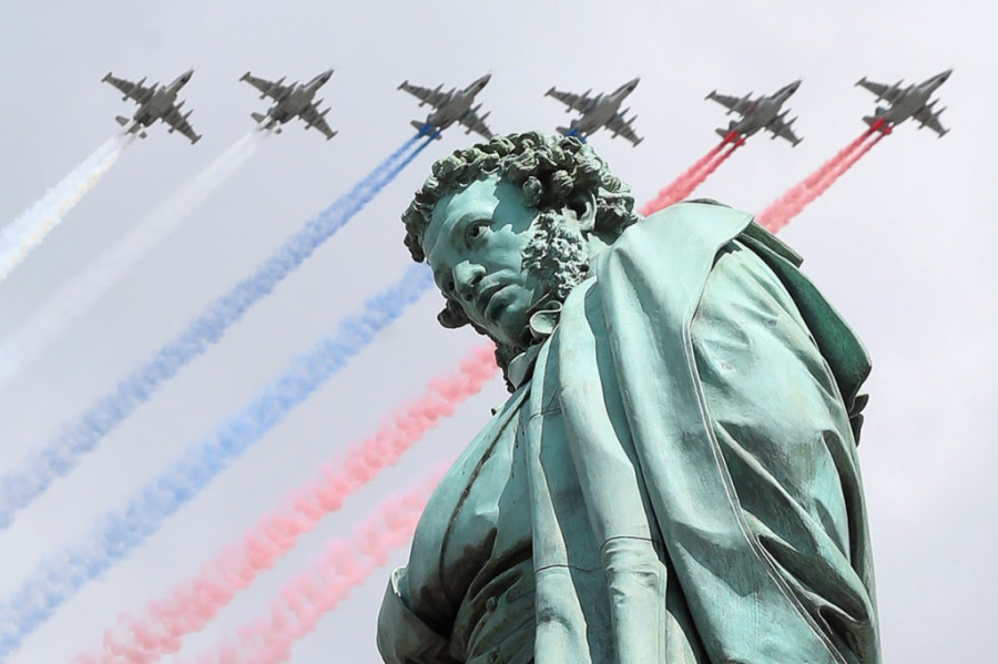 Rusija pucala na brod koji je hteo da izvede vođe Azova, Zelenski i Džonson se sastali u Kijevu (FOTO/VIDEO)