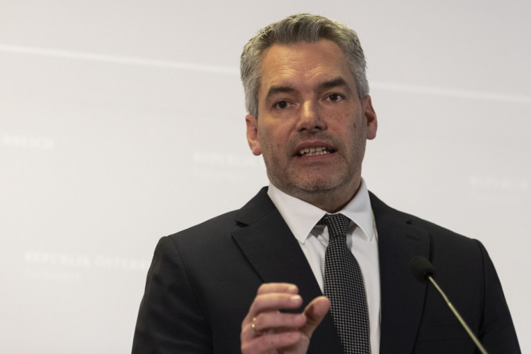 Nema odmora dok se narod bori sa krizom: Austrijski kancelar zbog kritika otkazao put