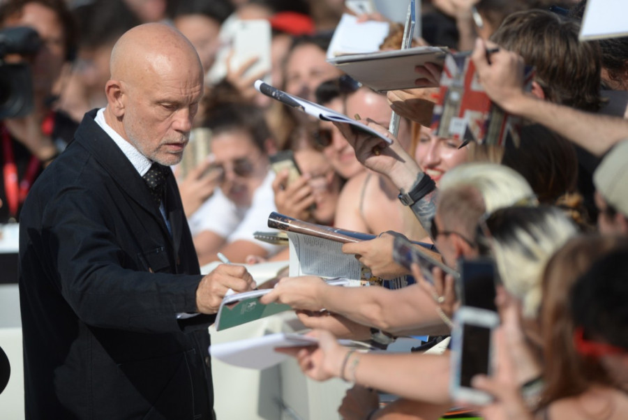 Džon Malkovič otkrio zašto je odbijao uloge u Marvelovim filmovima: Ako ću šest meseci da visim sa dizalice...