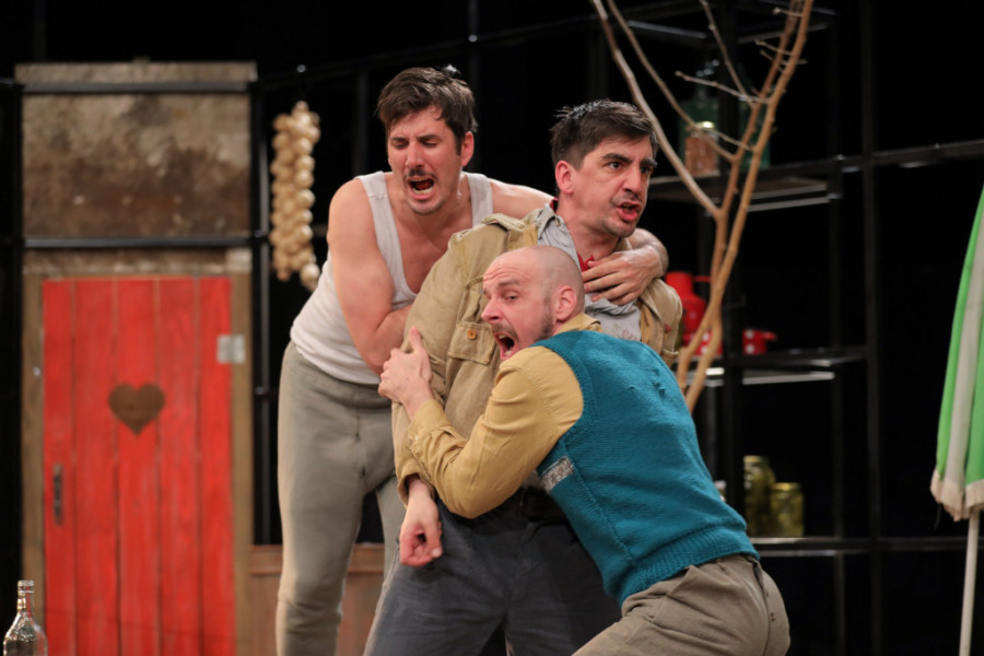 Nismo želeli da se bavimo "partizanima i četnicima“: Predstava „Kus petlić“ u Narodnom pozorštu (FOTO)