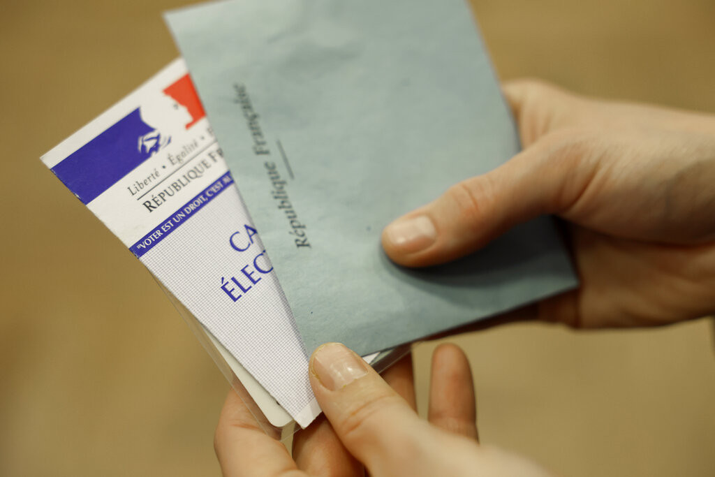 Na glasanje mogu i zaraženi koronom: Kako izgledaju izbori u Francuskoj i zašto se očekuje drugi krug? (FOTO/VIDEO)