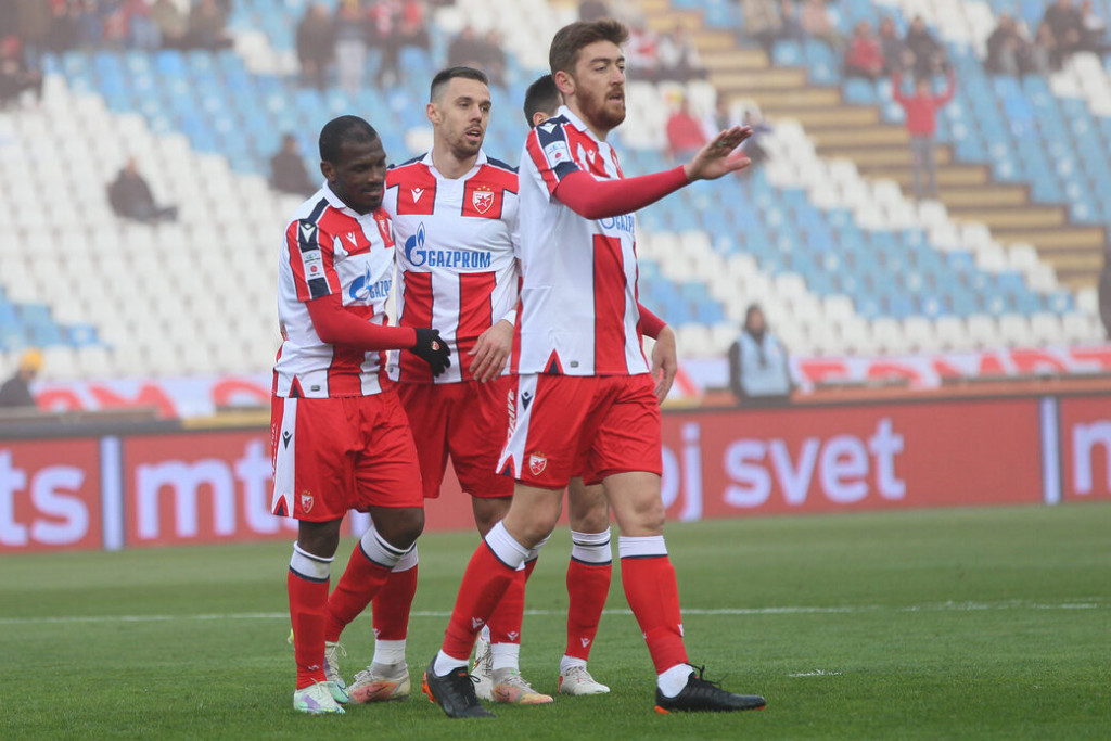 Nad Radonjićem ne bismo imali kontrolu, tražimo špica, desno krilo, zadnjeg veznog i štopera! Terzić do tančina "secirao" transfer planove!