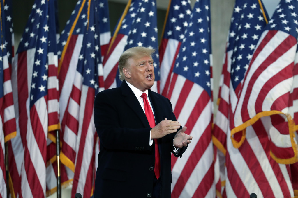 Tramp kritikovao Pelosi: Šta je uopšte radila na Tajvanu, sve što dotakne se pretvori u znate već šta! (VIDEO)