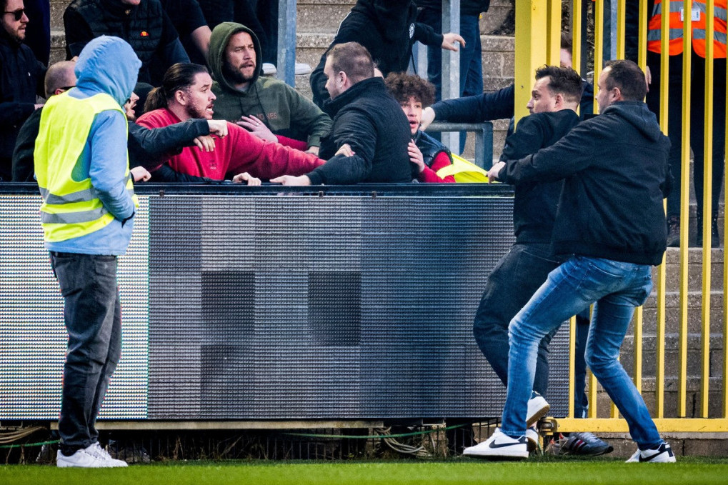 Huligani divljaju, rezultati se nameštaju, milioni nestaju a plaćaju - osiguranja i sport