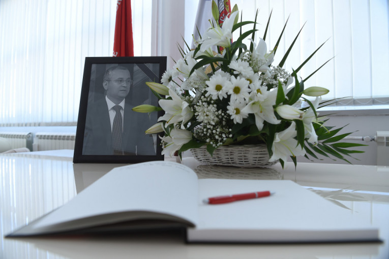 Otvorena knjiga žalosti povodom tragične smrti Branka Gogića, saopšteno i vreme sahrane