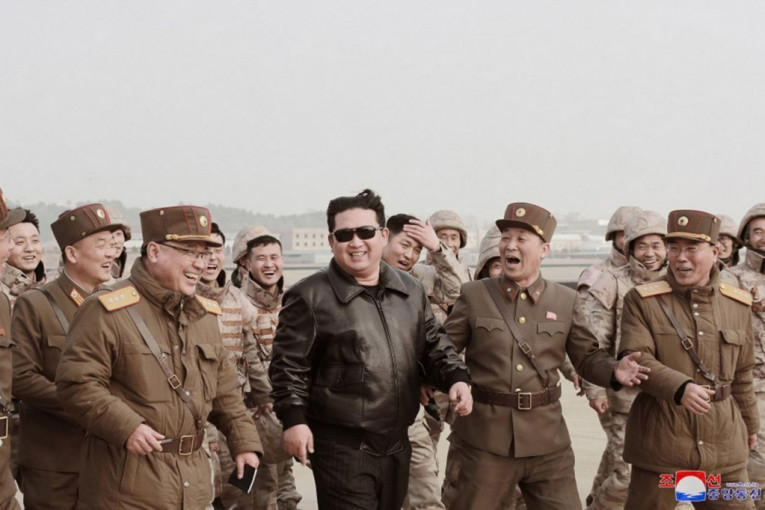 Kim 10 godina na tronu: Vladavinu obeležila pogubljenja i moćno naoružanje, ali da li severnokorejski vođa ima razloga za slavlje? (VIDEO)