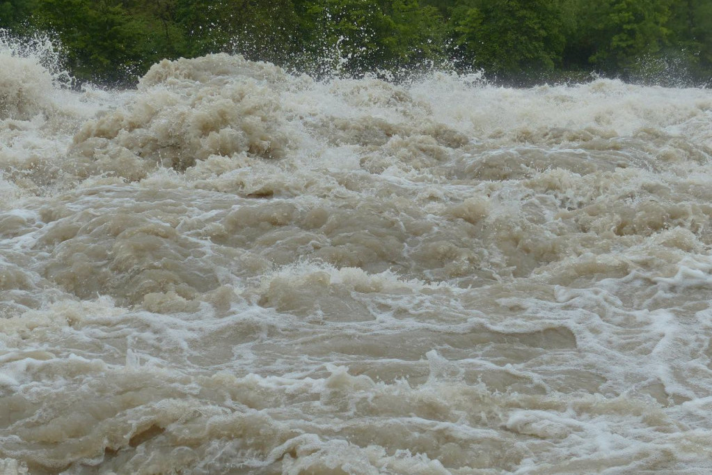 Obilne padavine u Zapadnoj Srbiji: Očekuju se izlivanje bujičnih potoka, aktiviran štab za vanredne situacije