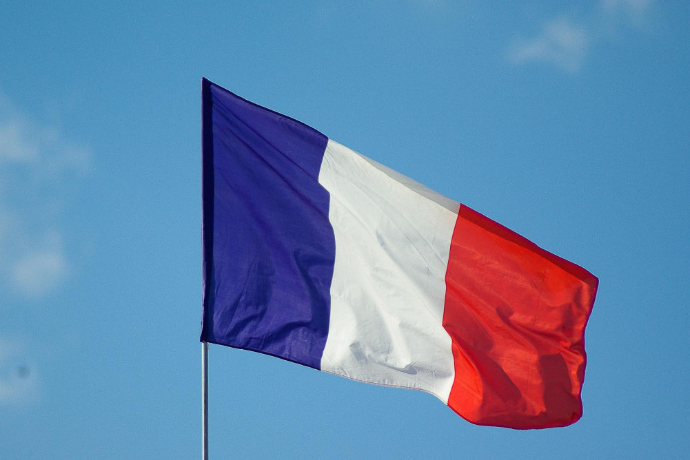 Francuska negira da je koristila oružje protiv hunte koja je napala ambasadu