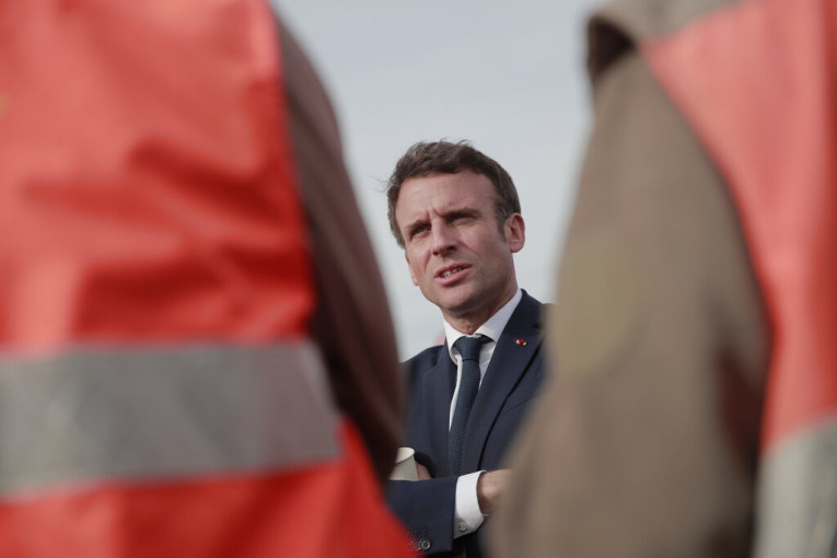 Makron i Šolc pozvali Putina na primirje i pregovore, ruski predsedsnik im oštro odgovorio: A to što se upumpava oružje u Ukrajinu?