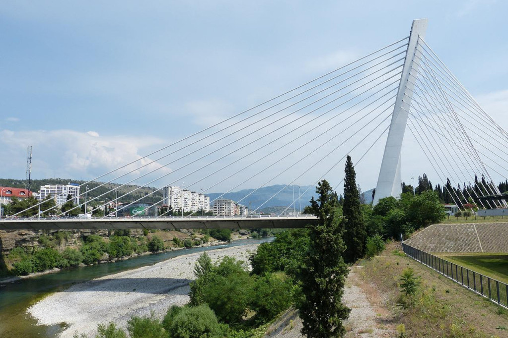 Crnogorcima plata porasla u evrima, "pala" na kasi u prodavnici