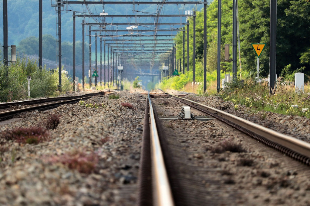 Jeziva železnička nesreća u Sloveniji: Voz naleteo na radnike, dvoje poginulo, četvoro povređeno!
