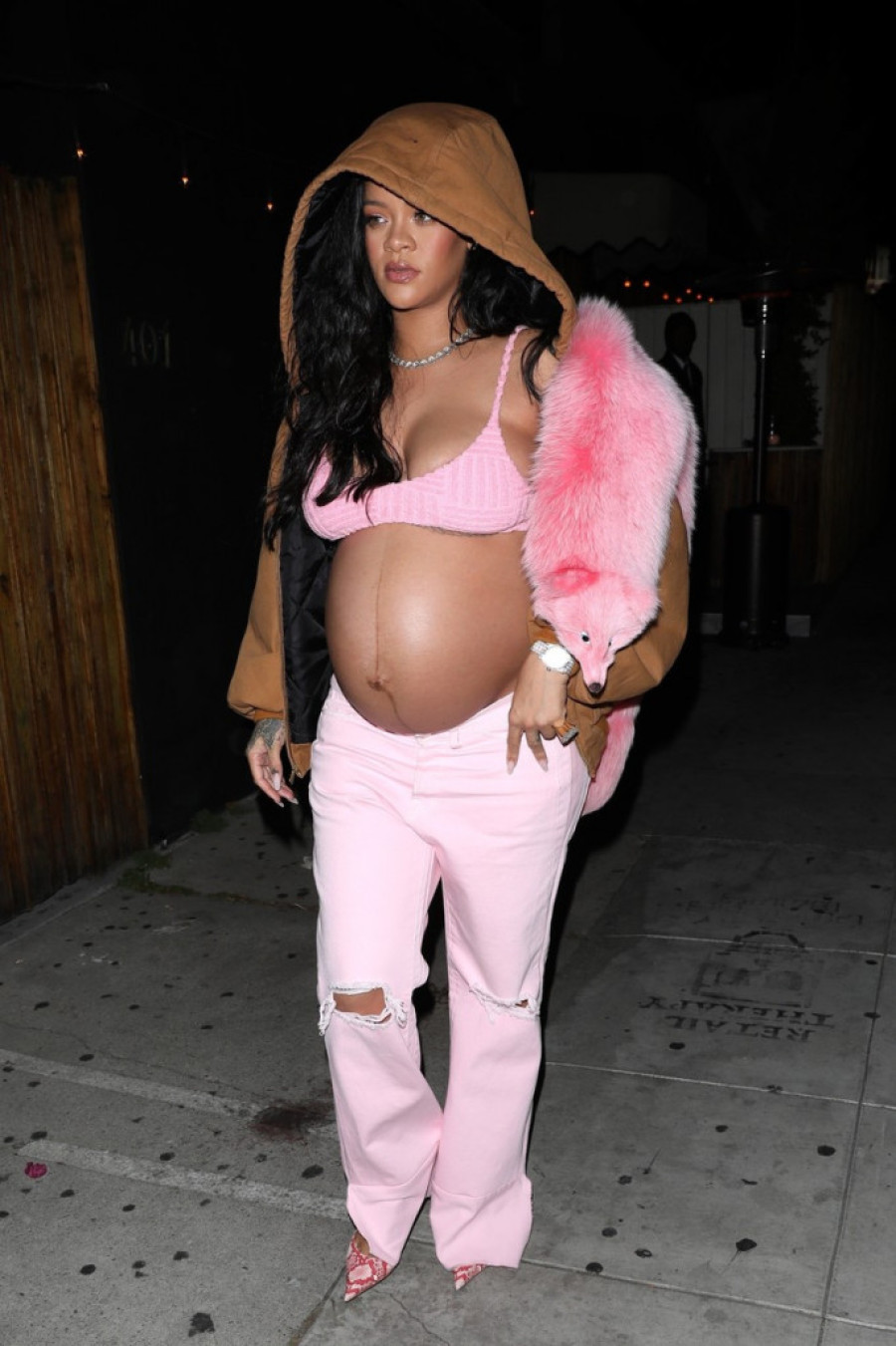 Trudna Rijana krasi naslovnicu novog Voga: Pevačica u crvenoj čipki, nikad provokativnija!