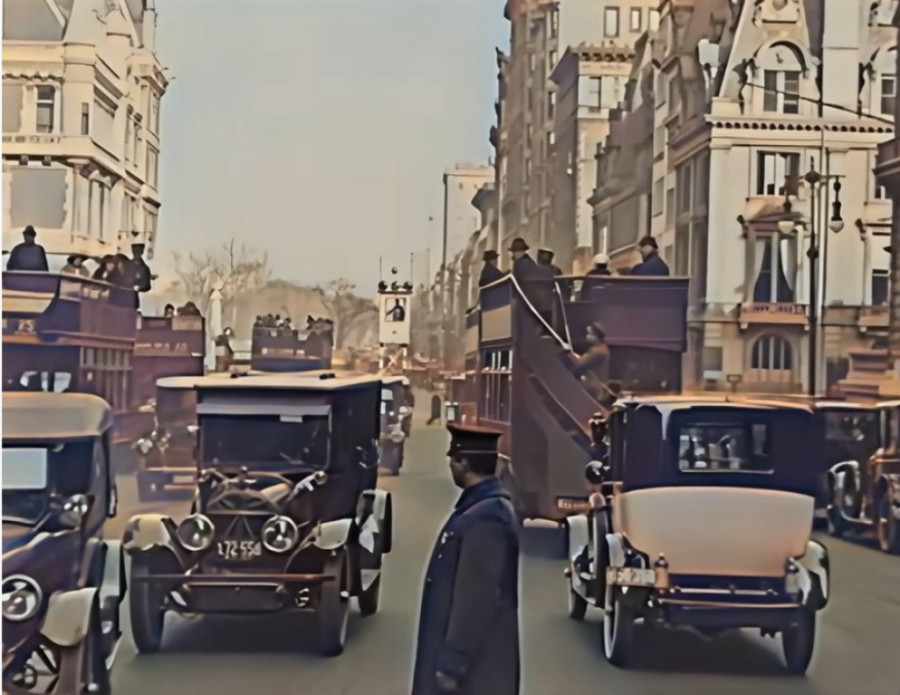 Kako je izgledao saobraćaj na ulicama velikih svetskih gradova pre 100 godina (VIDEO)