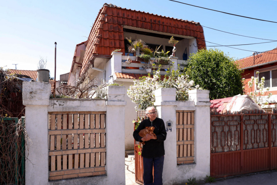 Jedino u ovom delu Beograda dočekuju vas nasmejani mališani na ulici, a na svakom delu trotoara možete videti ostavljene igračke (FOTO)