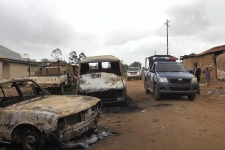 Pokolj u Nigeriji: Više od 150 ljudi ubijeno, kuće im spaljene do temelja! Mnogi pokušali da se sakriju u žbunju, ali uzalud... (VIDEO)