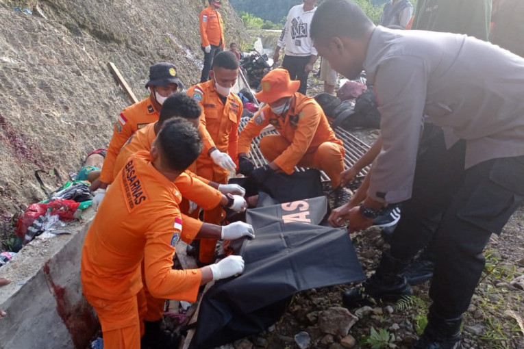 Tragedija potresla čitavu zemlju: Prevrnuo se kamion sa 29 ljudi, 18 žrtava radnika iz ilegalnog rudnika zlata