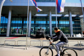 Oklopna vozila ispred zgrade Vlade Republike Srpske: Mere bezbednosti zbog pretnji Dodiku na najvišem nivou