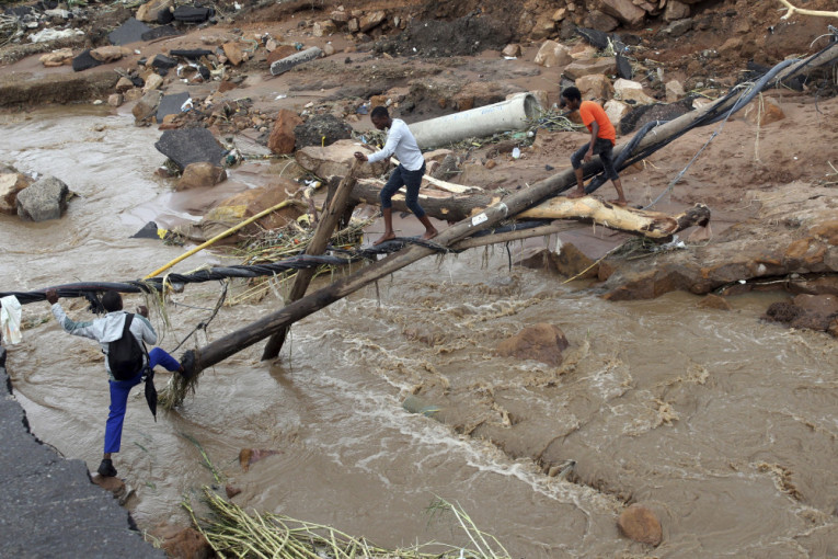 Besna priroda napravila ogromnu štetu u Južnoj Africi: Broj žrtava se popeo na 259 (FOTO)