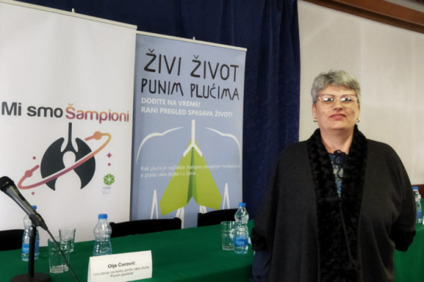 "Jednog dana samo sam osetila bol u ramenu, a onda sam ugledala svoju krv u lavabou": Mira (57) četiri godine bije bitku sa opakom bolešću