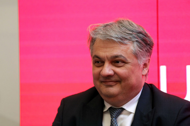 Vladimir Lučić: Telekom dao državi 4 milijarde evra!