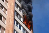 Dramatični snimci iz Niša: Ogroman požar guta sobu na sedmom spratu studentskog doma! (FOTO/VIDEO)